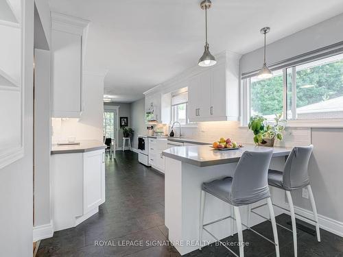 809 Annes St, Whitby, ON - Indoor Photo Showing Kitchen With Upgraded Kitchen