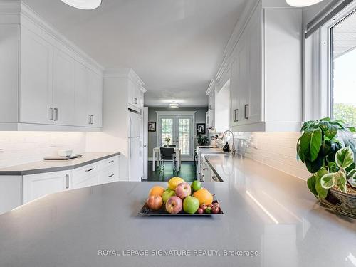 809 Annes St, Whitby, ON - Indoor Photo Showing Kitchen