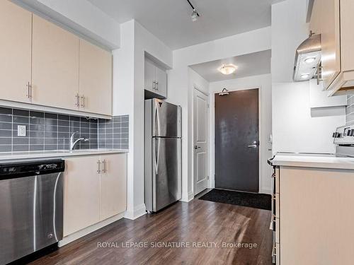 412-17 Zorra St, Toronto, ON - Indoor Photo Showing Kitchen