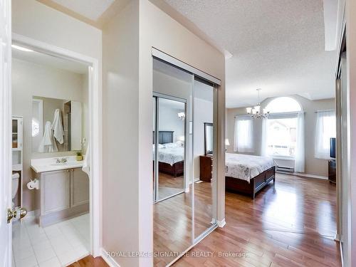 5786 Mersey St, Mississauga, ON - Indoor Photo Showing Bedroom