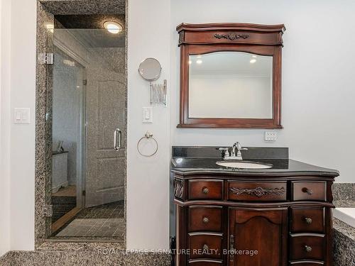 762 Vermouth Ave, Mississauga, ON - Indoor Photo Showing Bathroom