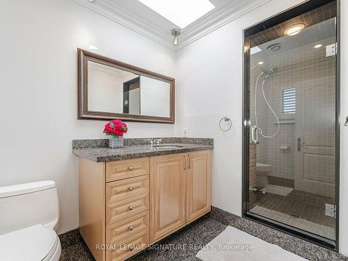 762 Vermouth Ave, Mississauga, ON - Indoor Photo Showing Bathroom