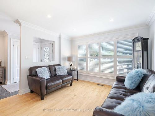 762 Vermouth Ave, Mississauga, ON - Indoor Photo Showing Living Room