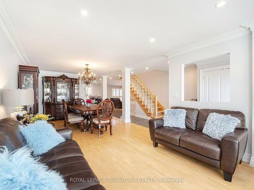 762 Vermouth Ave, Mississauga, ON - Indoor Photo Showing Living Room