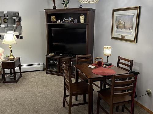 102 165 Court Street N, Thunder Bay, ON - Indoor Photo Showing Dining Room