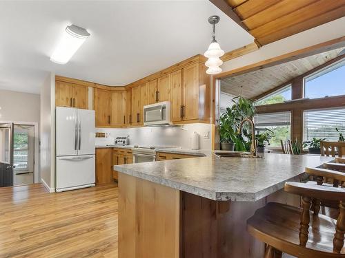 181 Gould Road, Kenora, ON - Indoor Photo Showing Kitchen