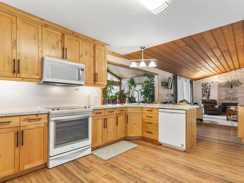 181 Gould Road, Kenora, ON - Indoor Photo Showing Kitchen