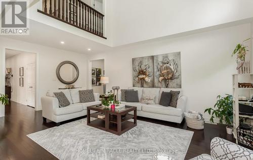 28 Ezra Crescent, Brampton (Northwest Brampton), ON - Indoor Photo Showing Living Room