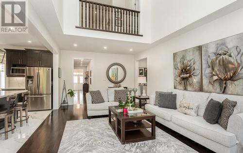 28 Ezra Crescent, Brampton (Northwest Brampton), ON - Indoor Photo Showing Living Room