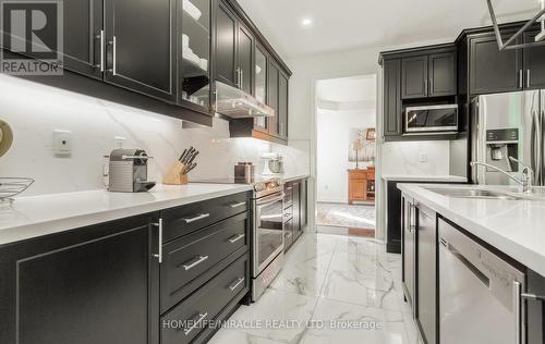 28 Ezra Crescent, Brampton (Northwest Brampton), ON - Indoor Photo Showing Kitchen With Double Sink With Upgraded Kitchen