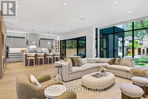 39 Inglewood Drive, Mississauga (Mineola), ON - Indoor Photo Showing Living Room