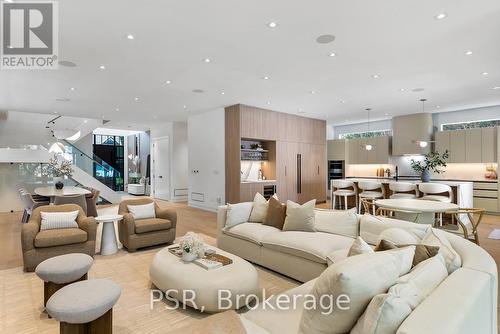 39 Inglewood Drive, Mississauga, ON - Indoor Photo Showing Living Room