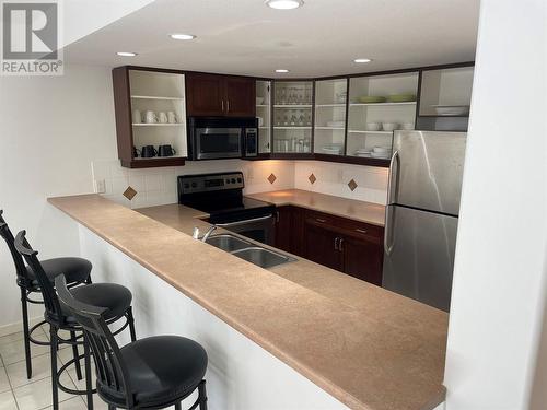 7600 Cottonwood Drive Unit# 64, Osoyoos, BC - Indoor Photo Showing Kitchen With Double Sink