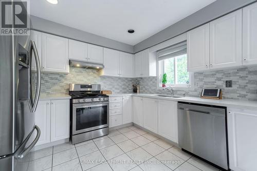 5592 Shillington Drive, Mississauga (East Credit), ON - Indoor Photo Showing Kitchen With Upgraded Kitchen