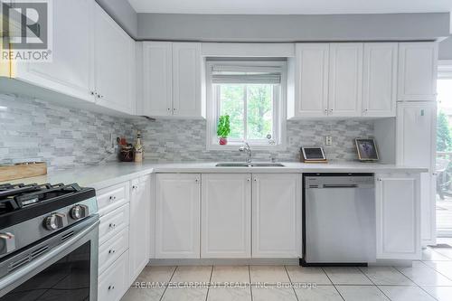 5592 Shillington Drive, Mississauga (East Credit), ON - Indoor Photo Showing Kitchen With Double Sink