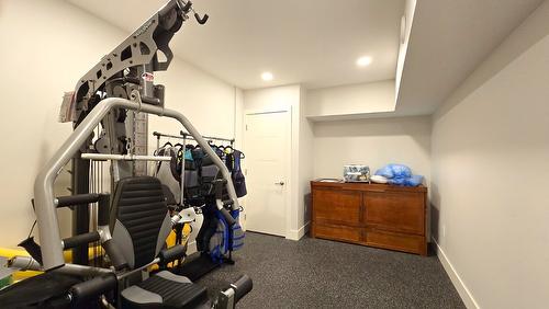 8-7373 Brooks Lane, Vernon, BC - Indoor Photo Showing Gym Room