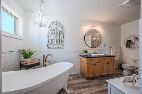 101-416 Heales Avenue, Penticton, BC - Indoor Photo Showing Bathroom