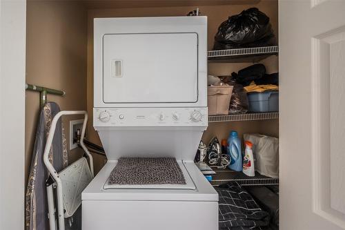 101-416 Heales Avenue, Penticton, BC - Indoor Photo Showing Laundry Room