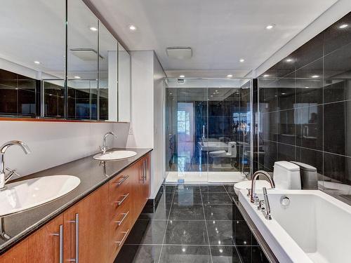 Ensuite bathroom - 3-1090 Boul. Graham, Mont-Royal, QC - Indoor Photo Showing Bathroom