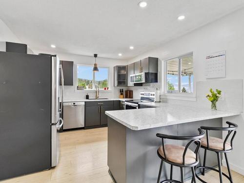 280 Gordonhorn Cres, Kamloops, BC - Indoor Photo Showing Kitchen With Upgraded Kitchen