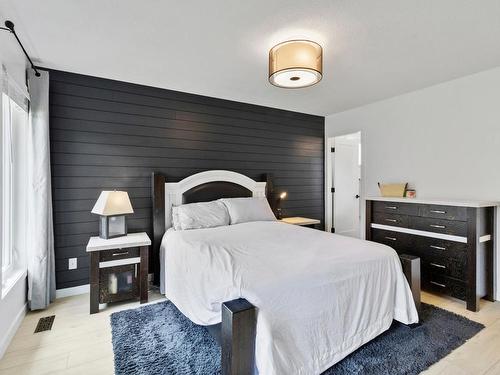 280 Gordonhorn Cres, Kamloops, BC - Indoor Photo Showing Bedroom