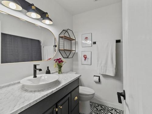 280 Gordonhorn Cres, Kamloops, BC - Indoor Photo Showing Bathroom