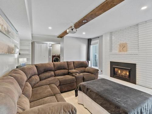 280 Gordonhorn Cres, Kamloops, BC - Indoor Photo Showing Living Room With Fireplace