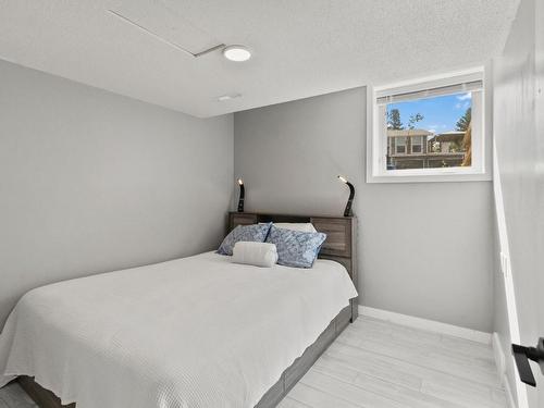 280 Gordonhorn Cres, Kamloops, BC - Indoor Photo Showing Bedroom