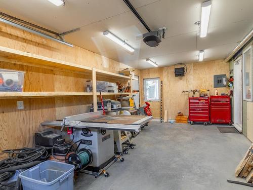 280 Gordonhorn Cres, Kamloops, BC - Indoor Photo Showing Garage