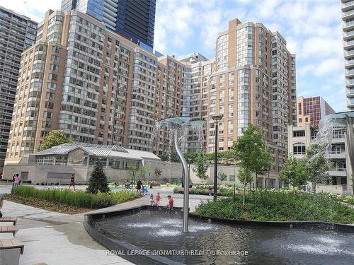 1412-711 Bay St, Toronto, ON - Outdoor With Facade