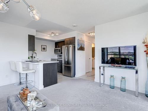 1020-8 Trent Ave, Toronto, ON - Indoor Photo Showing Kitchen