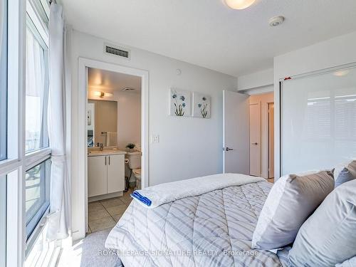 1020-8 Trent Ave, Toronto, ON - Indoor Photo Showing Bedroom