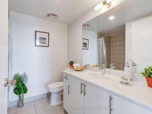 1020-8 Trent Ave, Toronto, ON - Indoor Photo Showing Bathroom