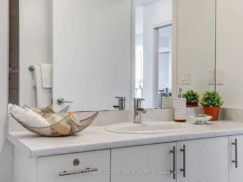 1020-8 Trent Ave, Toronto, ON - Indoor Photo Showing Bathroom