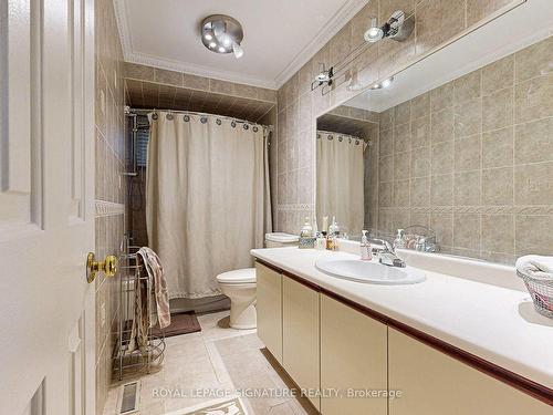 135 William Stephenson Dr, Whitby, ON - Indoor Photo Showing Bathroom