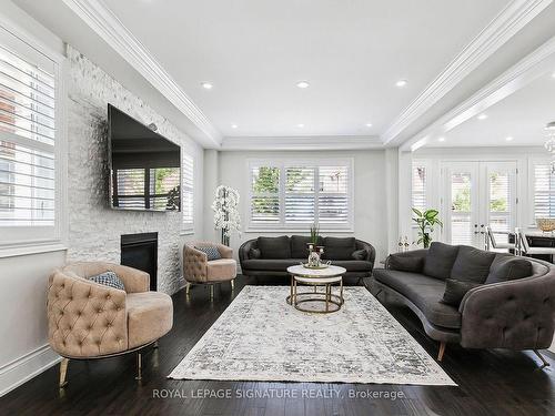 506 Clifford Perry Pl, Newmarket, ON - Indoor Photo Showing Living Room