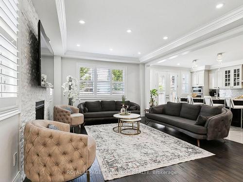 506 Clifford Perry Pl, Newmarket, ON - Indoor Photo Showing Living Room