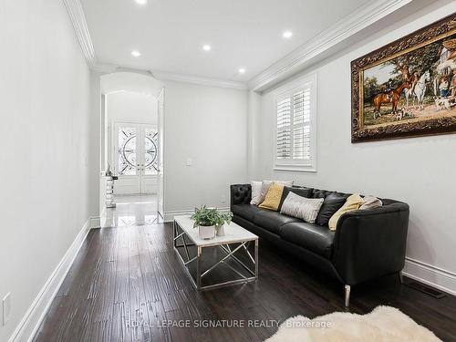 506 Clifford Perry Pl, Newmarket, ON - Indoor Photo Showing Living Room