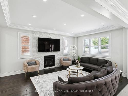 506 Clifford Perry Pl, Newmarket, ON - Indoor Photo Showing Living Room With Fireplace