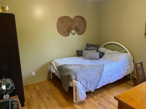 Chambre Ã Â coucher - 35 Rue Tremblay, Clermont, QC - Indoor Photo Showing Bedroom