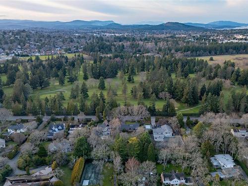 3465 Cadboro Bay Rd, Oak Bay, BC 