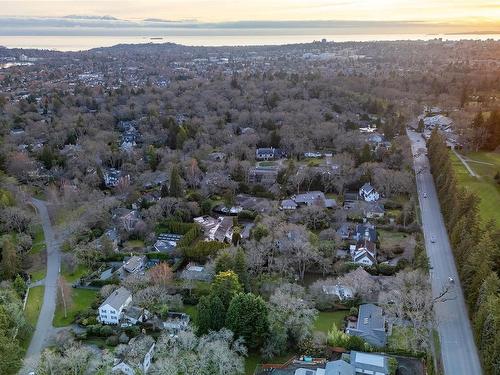 3465 Cadboro Bay Rd, Oak Bay, BC 