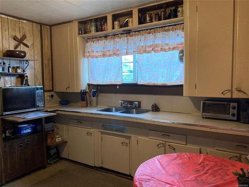 961 Elm St, Campbell River, BC - Indoor Photo Showing Kitchen With Double Sink