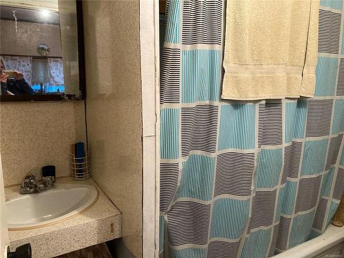 961 Elm St, Campbell River, BC - Indoor Photo Showing Bathroom