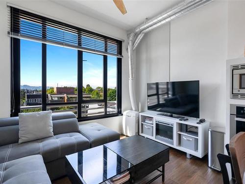 626-1029 View St, Victoria, BC - Indoor Photo Showing Living Room