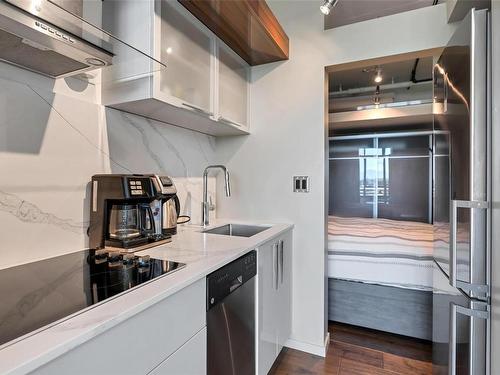 626-1029 View St, Victoria, BC - Indoor Photo Showing Kitchen With Stainless Steel Kitchen