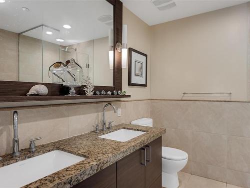 101-1400 Lynburne Pl, Langford, BC - Indoor Photo Showing Bathroom