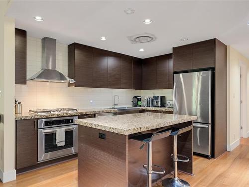 101-1400 Lynburne Pl, Langford, BC - Indoor Photo Showing Kitchen With Upgraded Kitchen