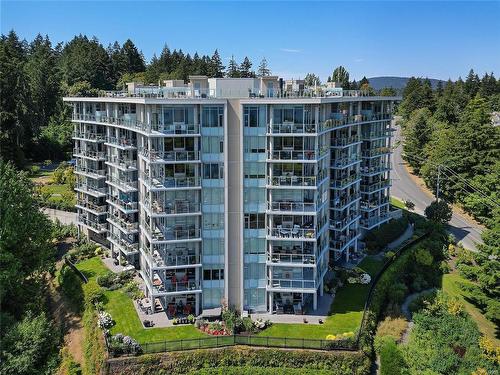 403-5388 Hill Rise Terr, Saanich, BC - Outdoor With Balcony