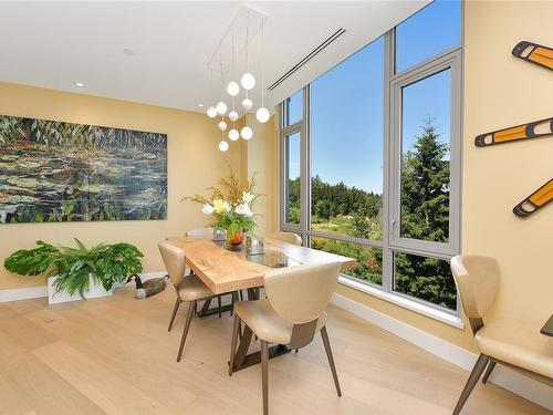 403-5388 Hill Rise Terr, Saanich, BC - Indoor Photo Showing Dining Room